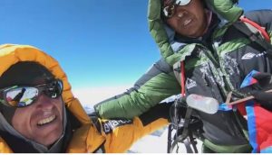Jakob-Urth-og-Lhakpa Rinji-toppen-af-Everest